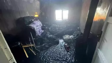Samanlıkta çıkan yangın iki katlı evi kül etti