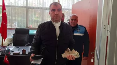 Yolda bulunan cüzdan sahibine teslim edildi