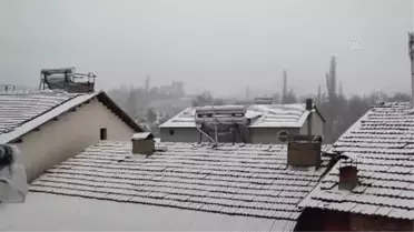 Çelikhan ilçesinde kar yağışı hayatı olumsuz etkiliyor
