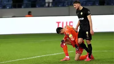 Gençlerbirliği kalecisi Übeyd Adıyaman'ın tribüne dönerek söyledikleri canlı yayına yansıdı: Beni oynatmayın dedim