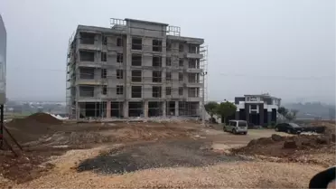 İNŞAATIN 4'ÜNCÜ KATINDAN DÜŞEN MERMER USTASI AĞIR YARALANDI