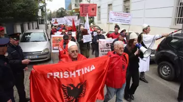 Arnavutluk'ta, Kosova'ya destek eylemi düzenlendi