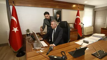 Adana Valisi Elban AA'nın 'Yılın Fotoğrafları' oylamasına katıldı