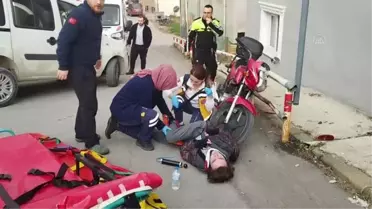 Orhangazi'de hafif ticari araçla çarpışan motosikletin sürücüsü yaralandı