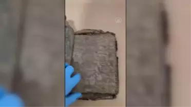 Tarihi olduğu değerlendirilen İncil ve 3 sikke ele geçirildi