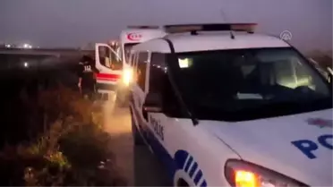 Nehir kenarına düşen araçtaki 2 kişi yaralandı