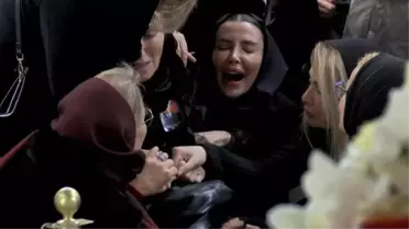 Babasının ani ölümüyle yıkılan Özge Ulusoy'dan 2022'ye veda paylaşımı: Giderayak canımdan can aldın