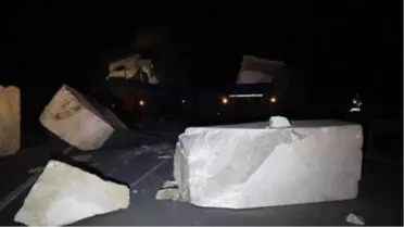 Domates yüklü tır, mermer yüklü tırla çarpıştı: 4 yaralı