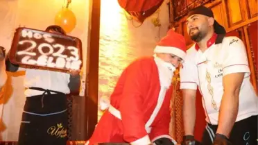 ŞANLIURFA'DA 'NOEL BABO' ÇİĞKÖFTE YOĞURDU