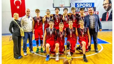 Necip Fazıl Kısakürek Anadolu Lisesi basketbol takımı il birincisi