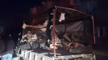 Meyve yüklü kamyonetteki patlama hasara neden oldu