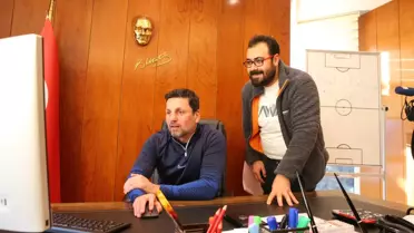 GAZİANTEP - Gaziantep FK Teknik Direktörü Erol Bulut, AA'nın 'Yılın Fotoğrafları' oylamasına katıldı