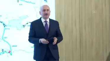 Karaismailoğlu: '(İstanbul'daki taksi sorunu) 3 bin 100 tane minibüsü taksiye dönüştürerek buradaki önemli açığı hep birlikte kapadık'