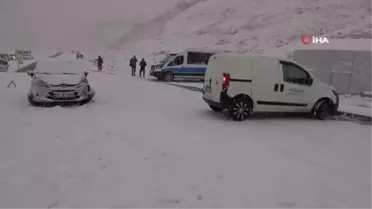 Yüksekovalılar güne karla uyandı