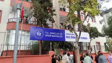 ŞANLIURFA'DA KIZ YURDUNDA TAŞINMA PROTESTOSU