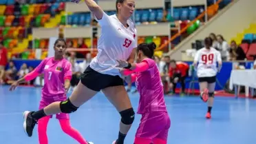 Milli hentbolcu Ayşenur Sormaz, İtalya'nın Ferrara takımına transfer oldu