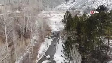 Soğuk hava Bayburt ve Erzincan'da akarsuları dondurdu