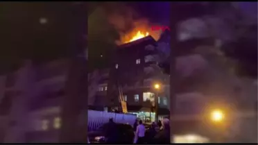 KÜÇÜKÇEKMECE'DE ÇATI YANGINI
