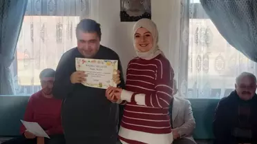 Kırşehir Belediyesi'nin Engelsiz Yaşam Rehabilitasyon Merkezi'nde Öğrenciler Karnelerini Aldı
