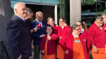 Üsküdar Tebessüm Kahvesi'ndeki down sendromlu gençlerden Cumhurbaşkanı Erdoğan ve Ronaldo'ya davet