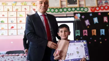 Özvatan'da öğrenciler karne heyecanı yaşadı