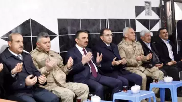Siirt Valisi Hacıbektaşoğlu, çıkan kavgada ölen güvenlik korucusunun ailesiyle bir araya geldi