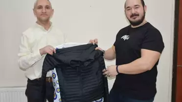 Trafikte tartıştığı motorcuyla yoksul çocuklara yardım etmesi karşılığında uzlaştı