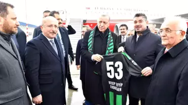 Cumhurbaşkanı Recep Tayyip Erdoğan'a, Denizlispor forması hediye edildi