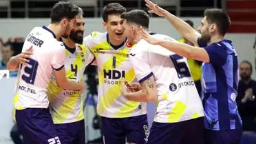 AXA Sigorta Efeler Ligi: Fenerbahçe HDI Sigorta: 3 Türşad : 0