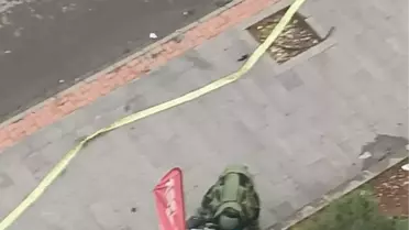 DURAKTAKİ ŞÜPHELİ ÇANTADAN KIYAFET ÇIKTI