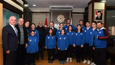 Karesi Belediyespor'un şampiyonları makamda