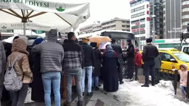 Depremde yaralananlara kan vermek isteyenler Kızılay'a koştu