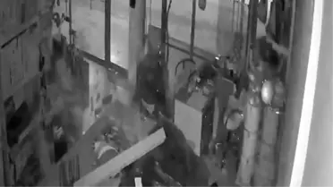 Görüntü Sivas'tan! Deprem anında nalbur dükkanındaki pano ve çerçeveler böyle düştü