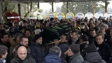 DEPREMDE HAYATINI KAYBEDEN BERKHAN EMİNSOY İSTANBUL'DA TOPRAĞA VERİLDİ