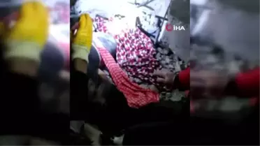Enkazda kalan vatandaş ayağı kesilerek kurtarıldı