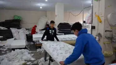 Bütün işlerini bıraktılar, depremzedeler için yatak üretiyorlar