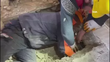 Hatay'daki 2 yaşındaki Mehmet 79 saat sonra sağ kurtarıldı