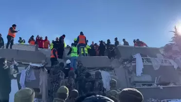 Malatya'da 77 Saat Sonra Bir Kişi Daha Enkazdan Sağ Olarak Kurtarıldı