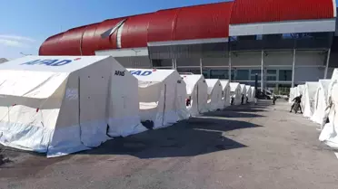 Çadır kentte yardımlar depremzedelerin yüzünü güldürdü