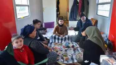İSKENDERUN'DA 1500 DEPREMZEDE VAGONLARDA
