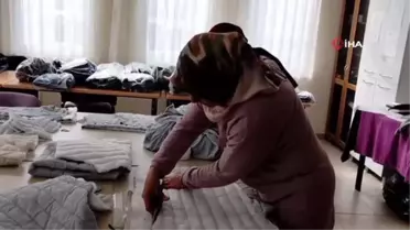 Depremzedeler için örüyorlar