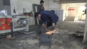 ŞIRNAK'TA MESLEK LİSELERİ DEPREMZEDELER İÇİN UYKU TULUMU VE SOBA ÜRETİYOR
