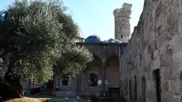Tarihi Sarı Selim Camiinin minaresi asrın felaketine dayanamadı