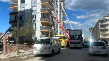 OSMANİYE'DE DEPREMZEDELER, HASARLI EVLERİ BOŞALTIYOR