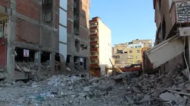 Diyarbakır'da 2 müteahhit yaptıkları binanın enkazında hayatını kaybetti