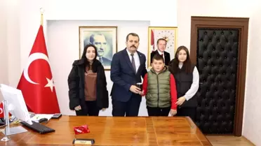 Kumbarasında biriktirdiği paraları depremzedelere bağışladı