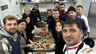 Marmarisli Aşçılar, Afet Bölgesinde Depremzedeler İçin Çalışıyor
