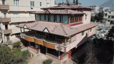 ANTAKYA'DAKİ BU MAHALLEDE SADECE İKİ BİNA HASAR ALMADI