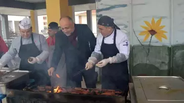 Afyonkarahisar'da sucuk mangalları depremzedeler için yandı