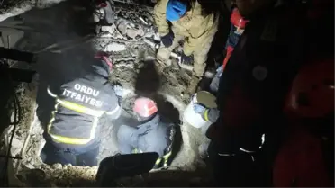 Enkazdan 10 kişiyi sağ çıkaran itfaiyecilerin müdürü: Allah bir daha böyle acılar yaşatmasın